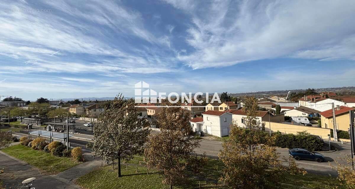 Appartement à DECINES-CHARPIEU