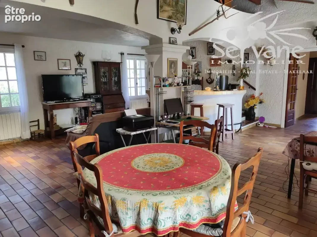Lorgues villa t6 piscine sur 6400 m² - photo 12