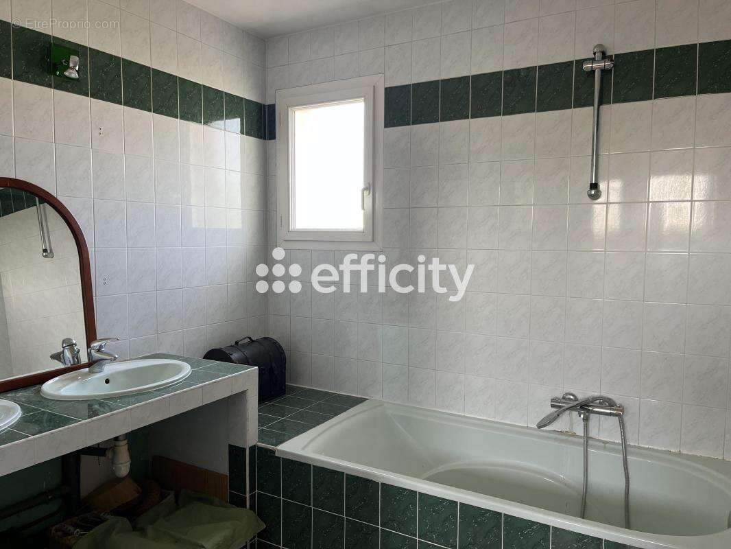 Maison à SAINT-GELAIS