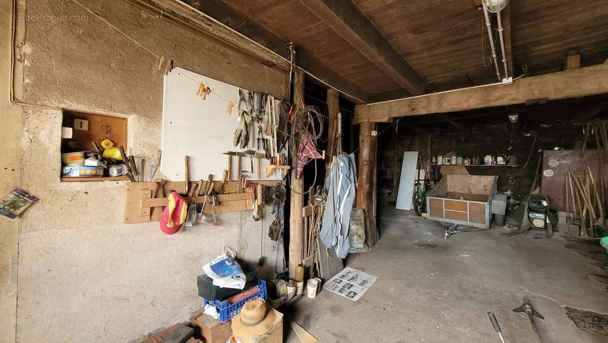 Ancienne ferme à rénover avec dépendances et terrain  - Fay sur Lignon - photo 2