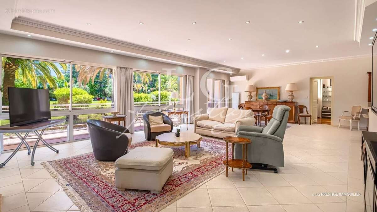 Appartement à MANDELIEU-LA-NAPOULE