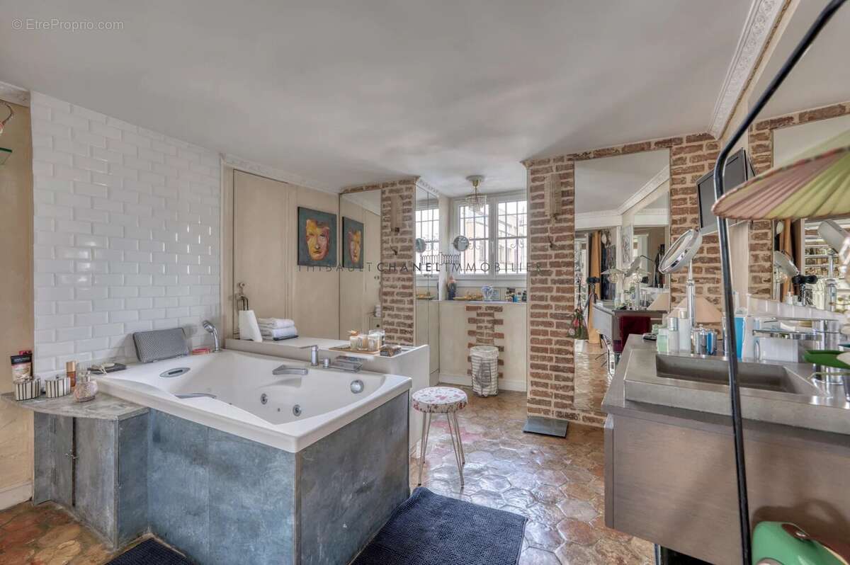 Appartement à PARIS-10E