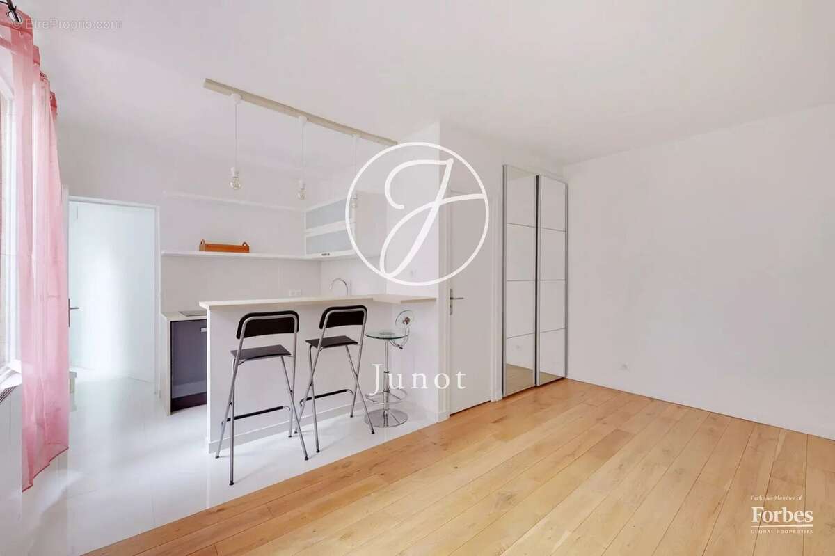 Appartement à PARIS-7E