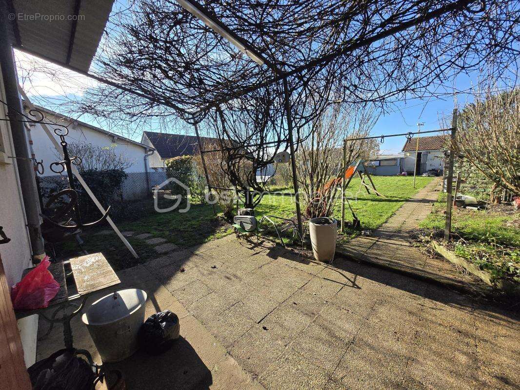 Maison à VARENNES-VAUZELLES