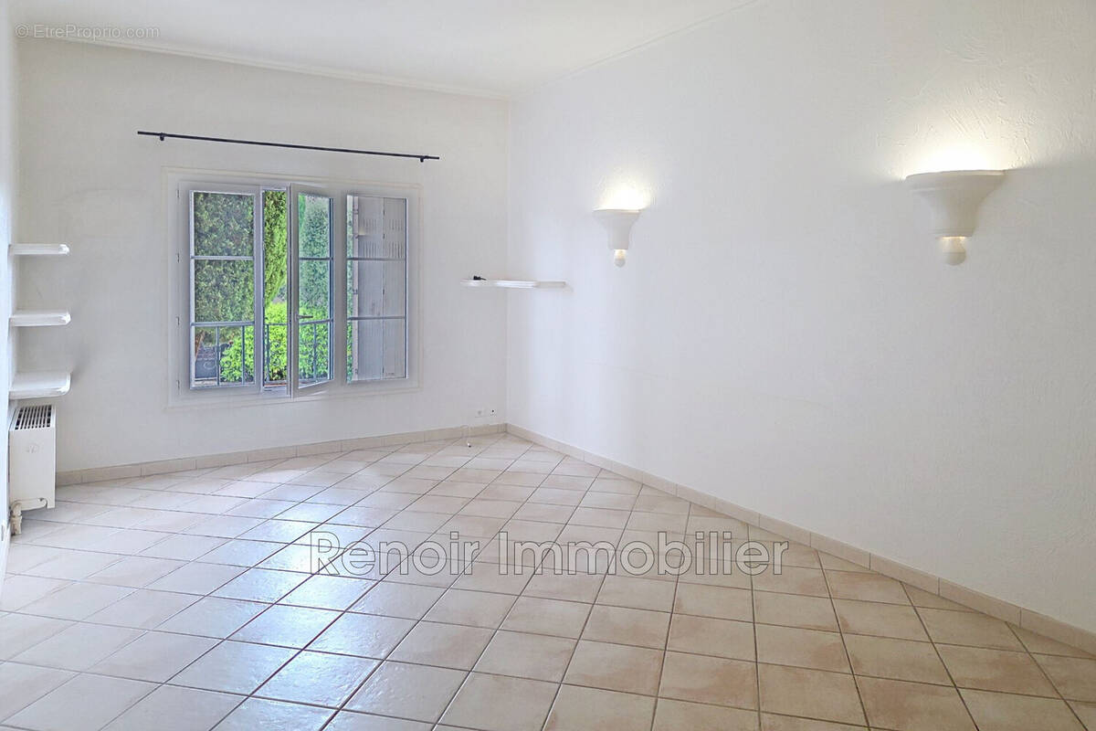 Appartement à VILLENEUVE-LOUBET