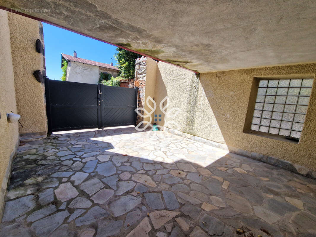Maison en pierre de caractère au cœur de Lamothe - photo 3