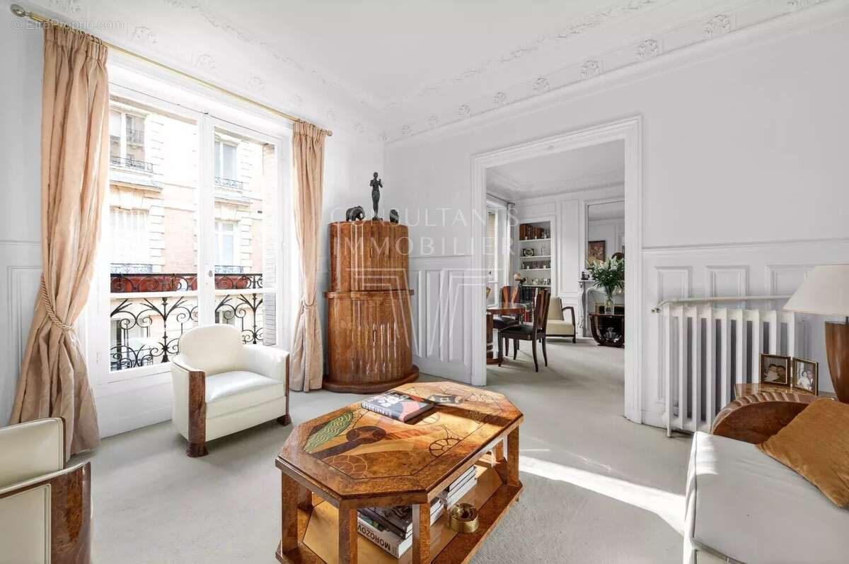 Appartement à PARIS-16E
