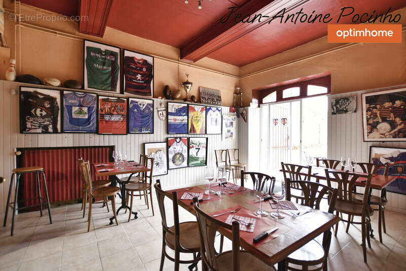 Maison à SAINTE-FOY-DE-PEYROLIERES