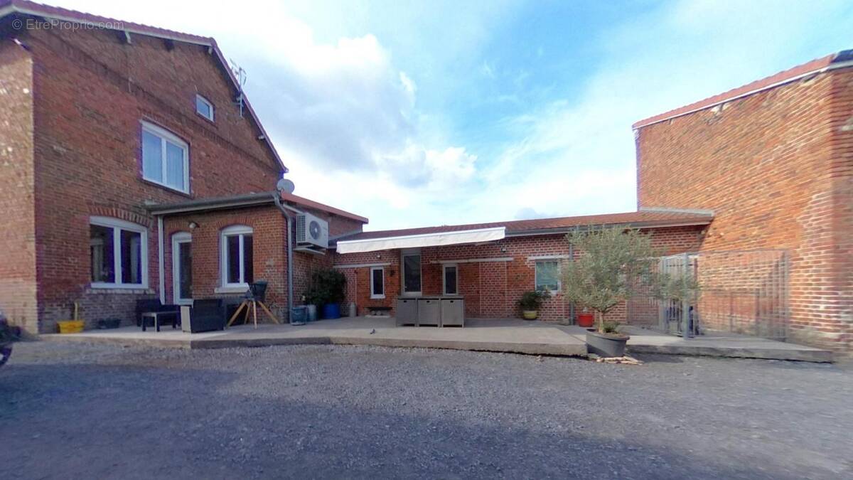 Maison à GOUZEAUCOURT