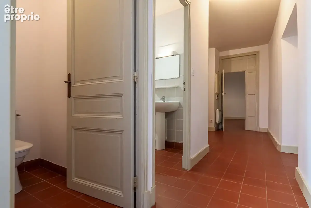 CARCASSONNE - BASTIDE ST-LOUIS Appartement T3 97m² dans un immeuble de caractère avec cour et  jardin intérieur communs - photo 18