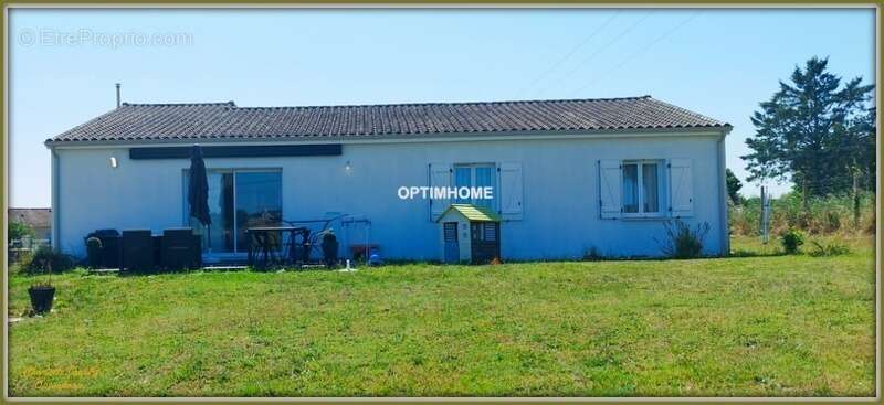 Maison à VILLEBOIS-LAVALETTE