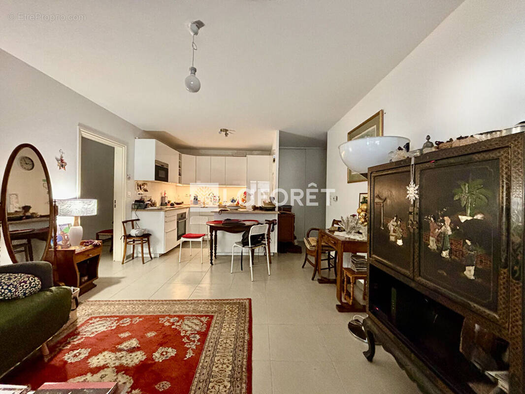 Appartement à MARSEILLE-2E