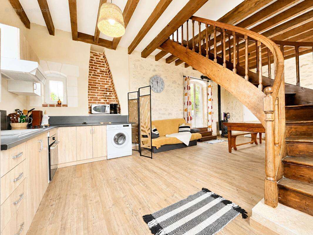 Maison à LUCAY-LE-MALE