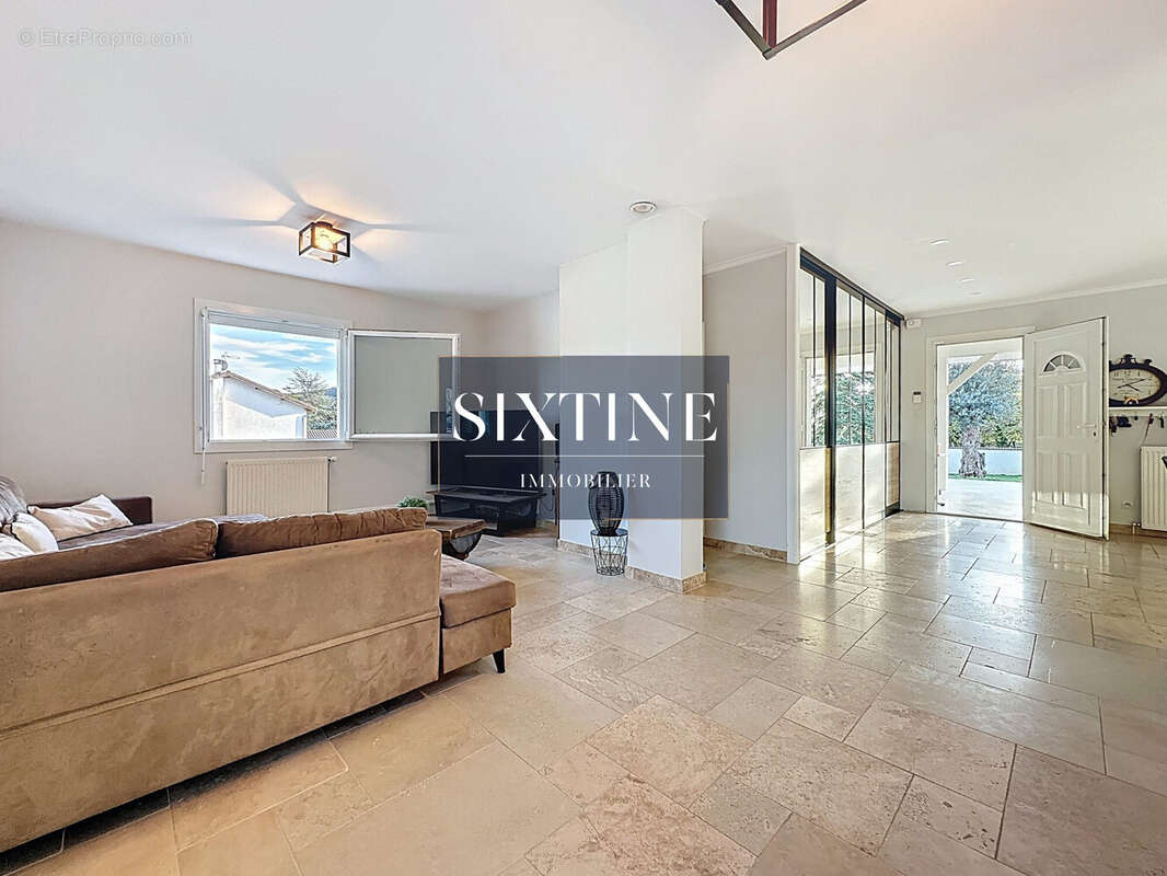 Maison à SAINT-VULBAS