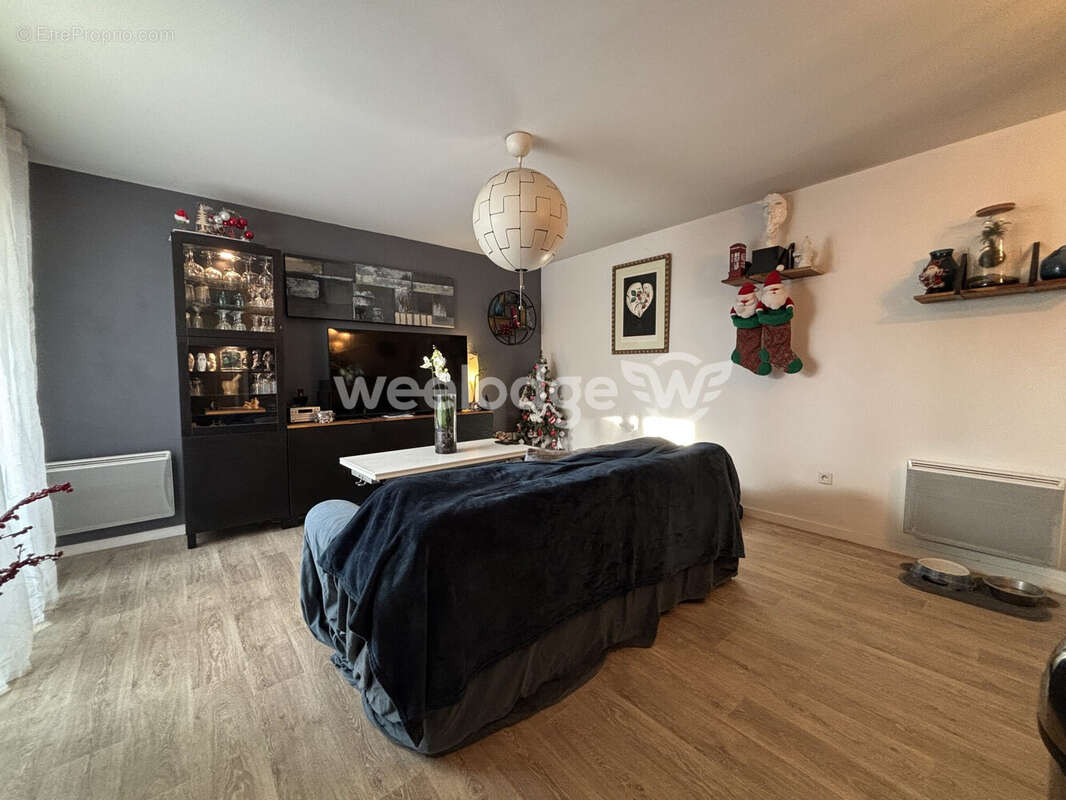 Appartement à CHANTELOUP-LES-VIGNES