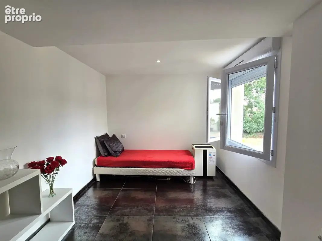 Maison moderne avec piscine dans un cadre calme - photo 14