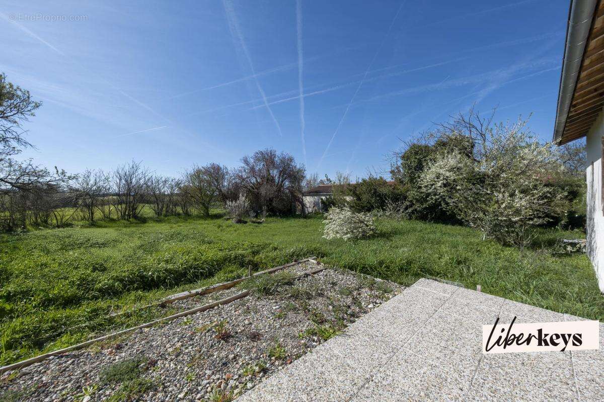 Maison à SAINT-CLAR-DE-RIVIERE