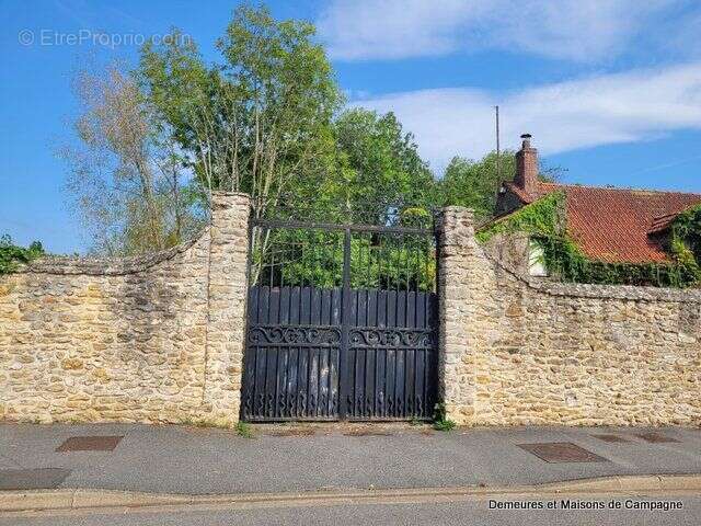 Maison à LE PERRAY-EN-YVELINES