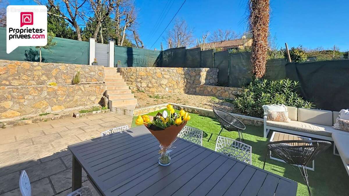 Maison à SAINT-CEZAIRE-SUR-SIAGNE