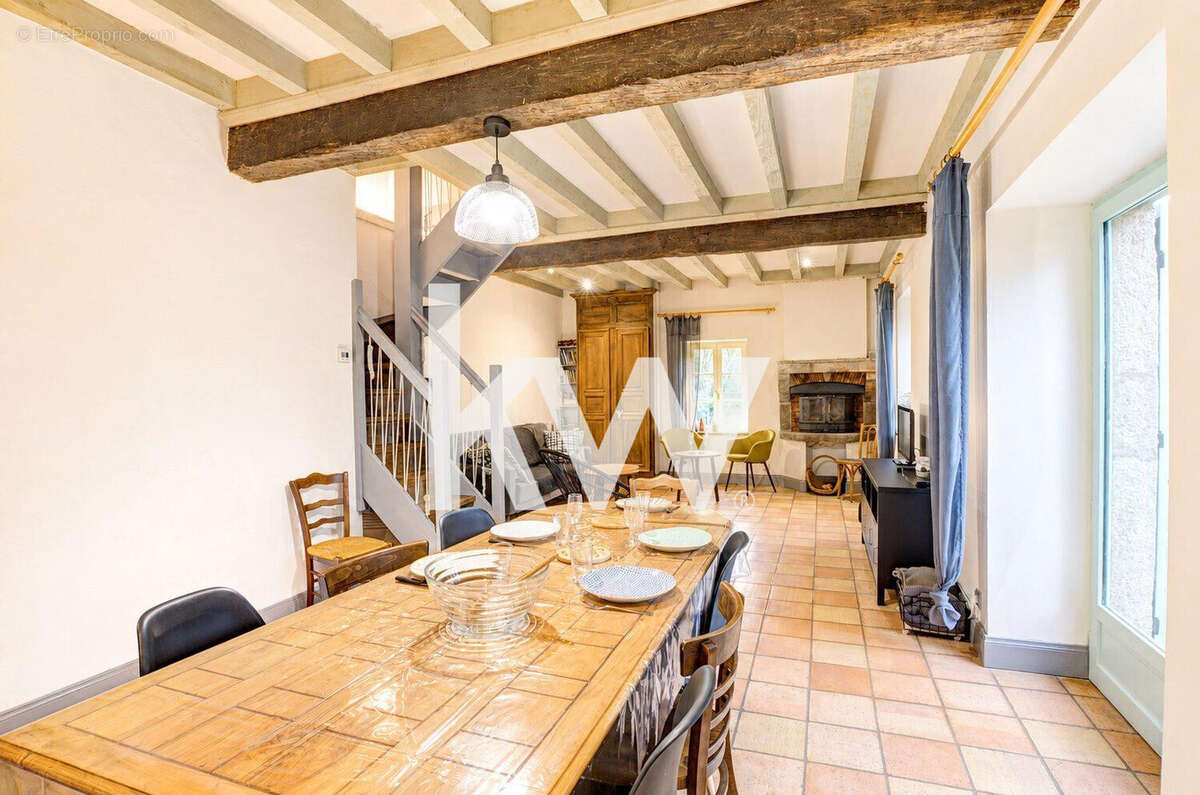 Maison à SALT-EN-DONZY