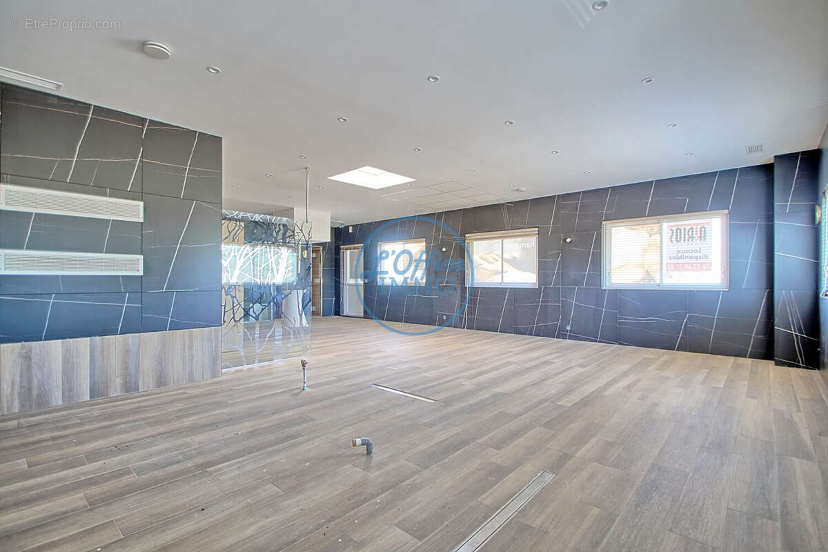 Commerce 136 m² à Carqueiranne  - photo 7