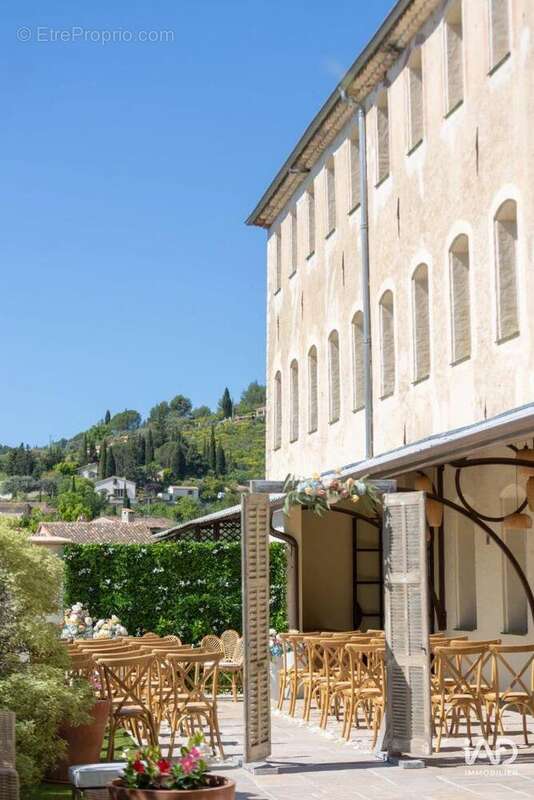 Photo 3 - Commerce à TOURRETTES