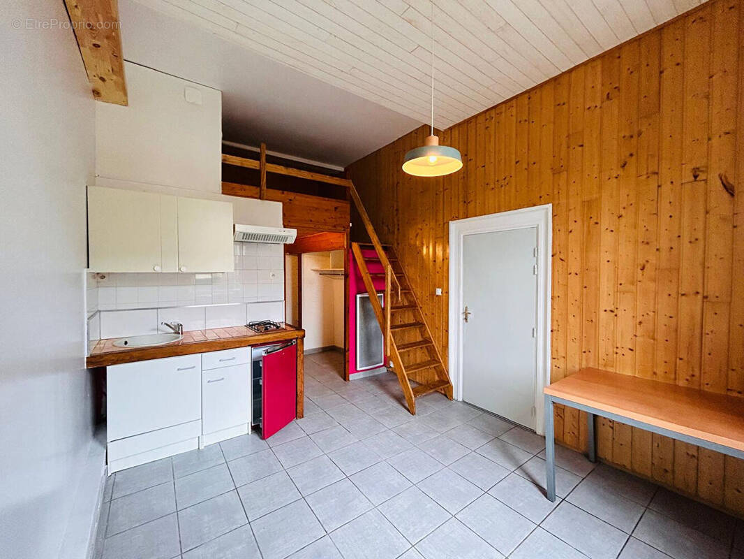 Appartement à YENNE