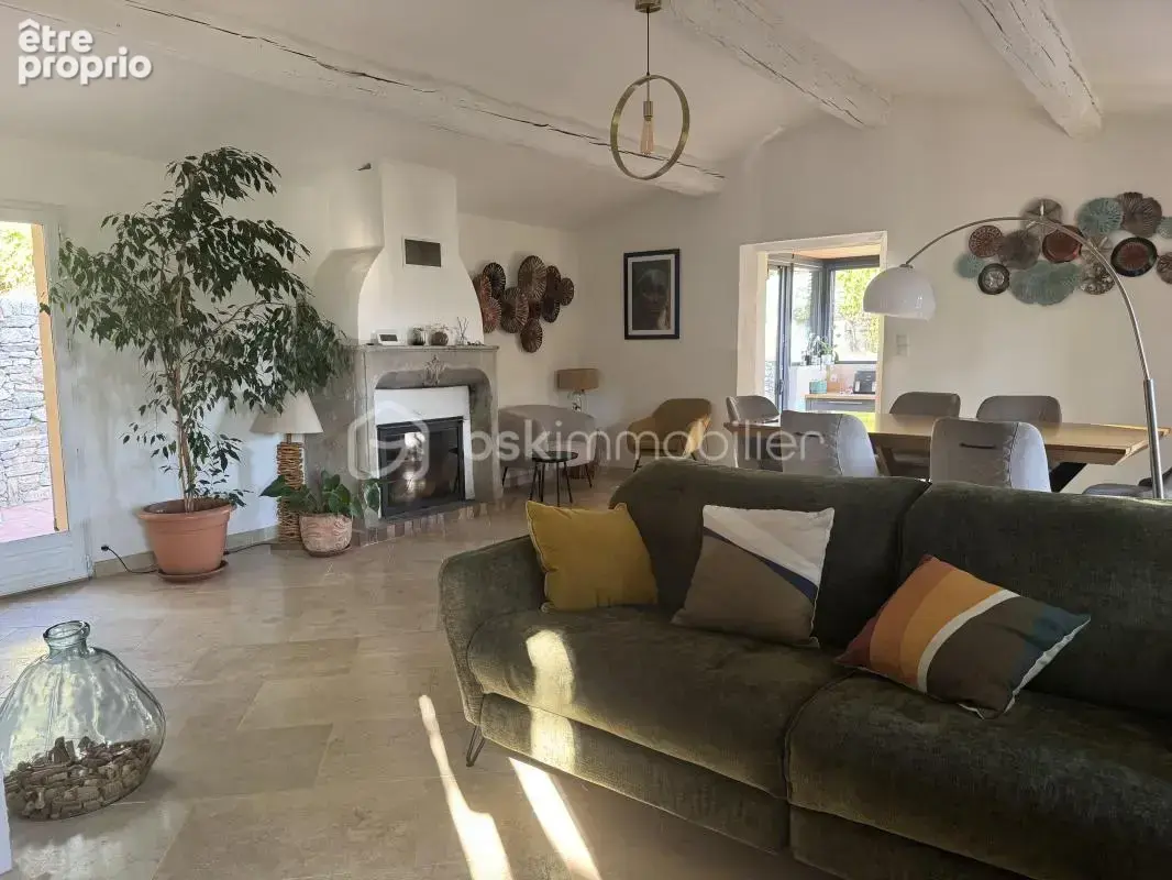 À La Roquebrussanne ( 83136), maison de charme dans un écrin de nature avec panorama exceptionnel, terrain 5689 m2 et piscine - photo 9