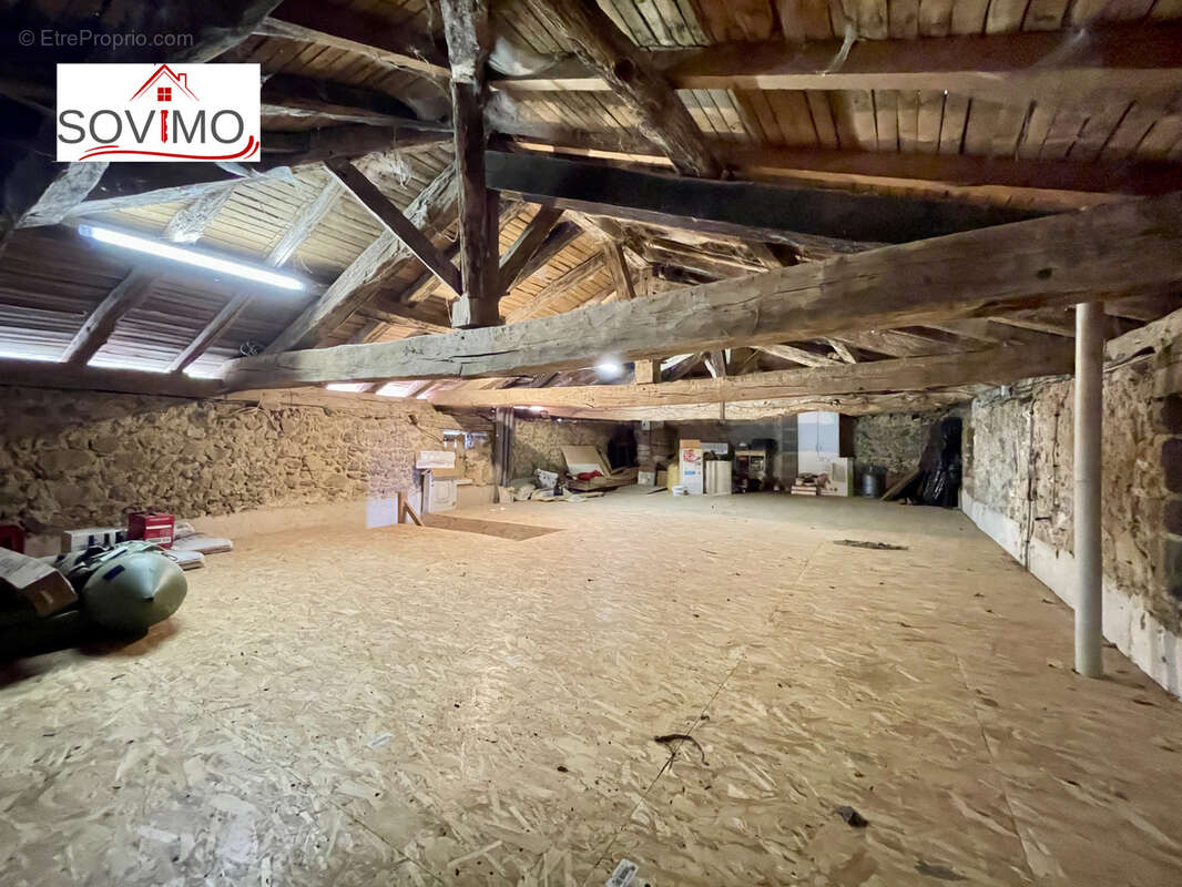 Laissez vous seduire par cette maison de campagne en pierre, nichée sur 3,41 ha en bord de rivière - photo 41