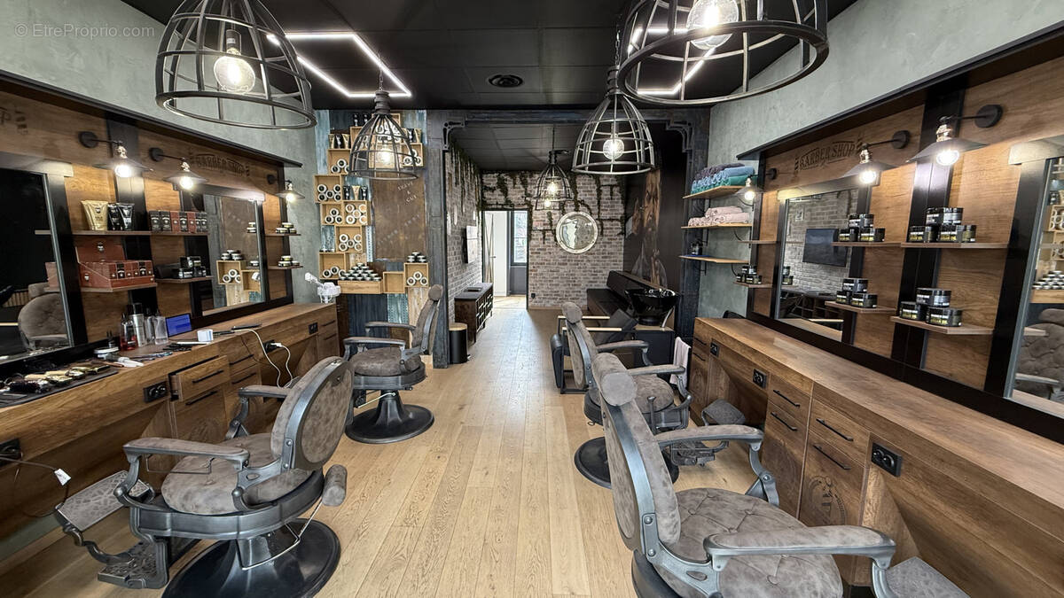 Commerce à TASSIN-LA-DEMI-LUNE