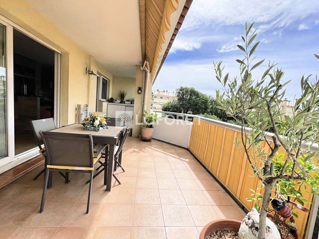 Appartement à SAINT-LAURENT-DU-VAR