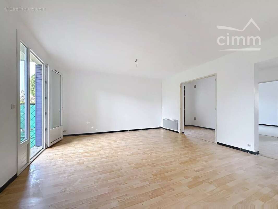 Appartement à L'ISLE-SUR-LA-SORGUE