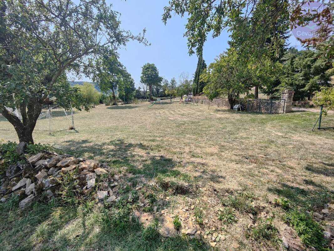 Terrain constructible 1009m² - photo 2