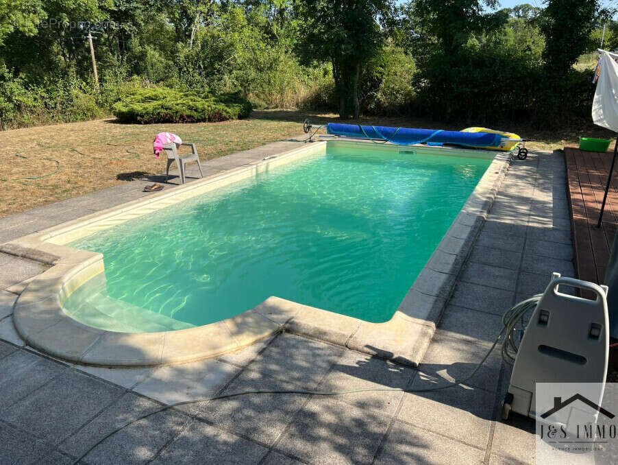 Maison à CHERVES-CHATELARS