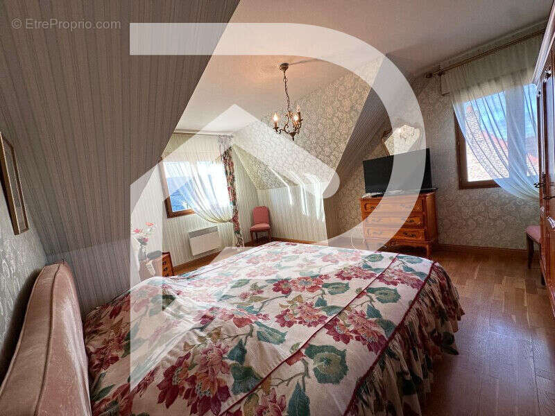 Maison à CREVECOEUR-SUR-L&#039;ESCAUT