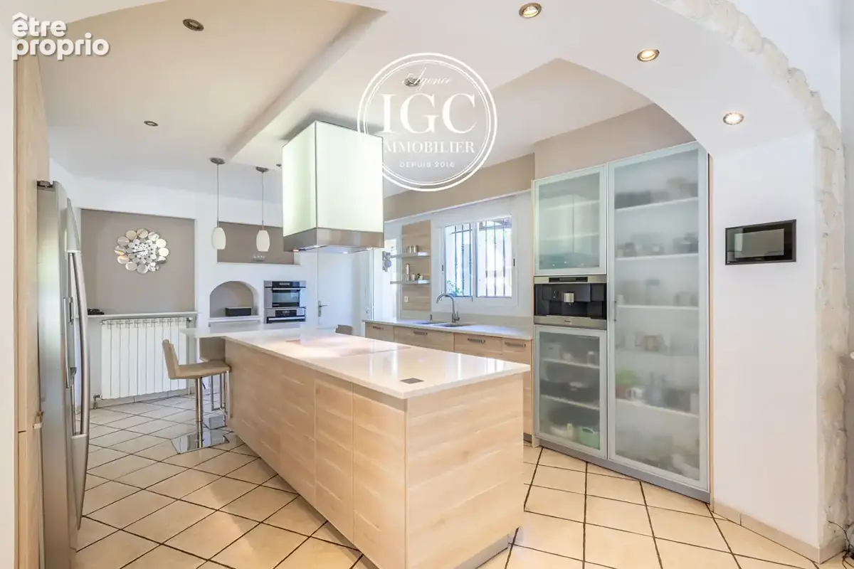 La Fare-les-Oliviers  Villa de 185 m² sur 1550 m² de terrain avec piscine - photo 11