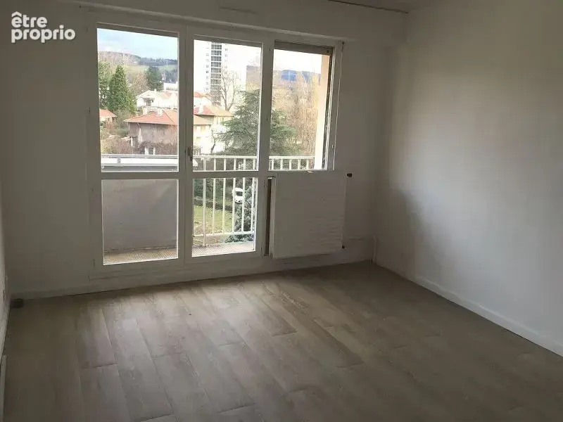 Appartement 29 m² à Saint-Etienne  - photo 2