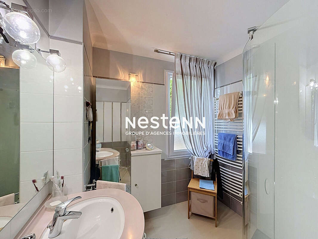 CHAMBRAY LES TOURS - Maison de plain-pied - 3 chambres, garage et jardin 550 m² - photo 9