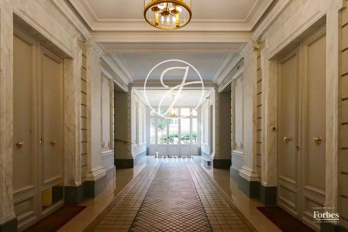 Appartement à PARIS-7E