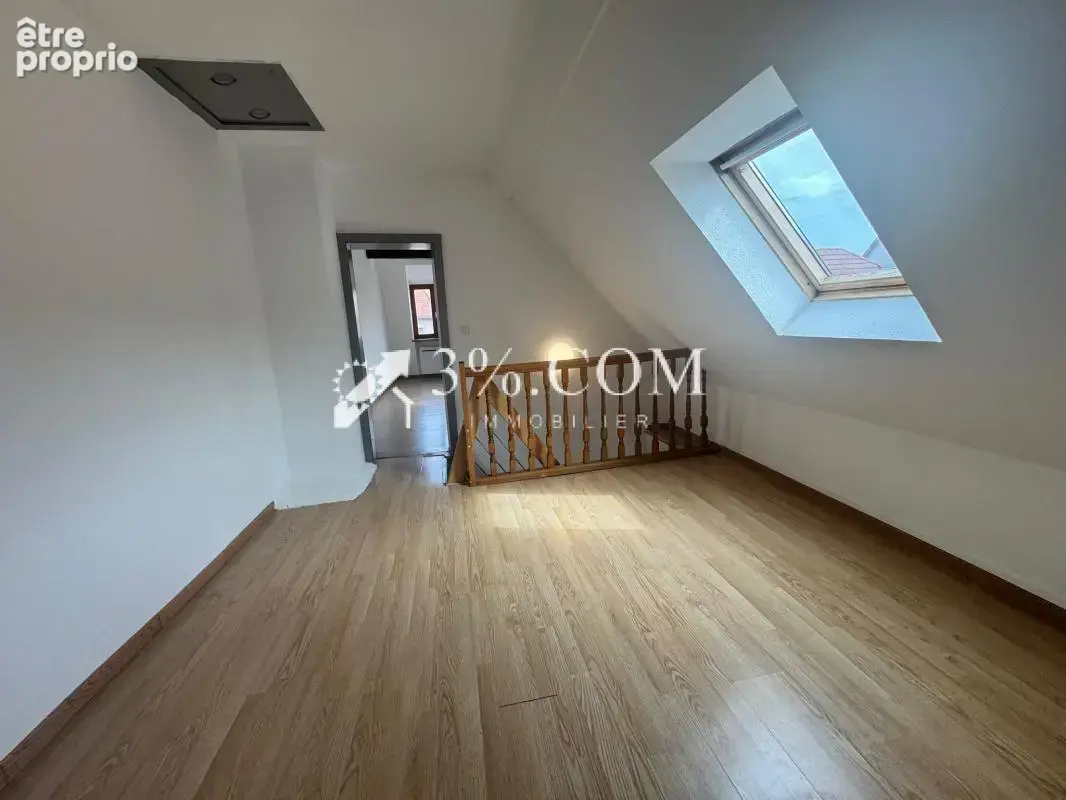 3%COM Appartement F5 en triplex avec cave - photo 5