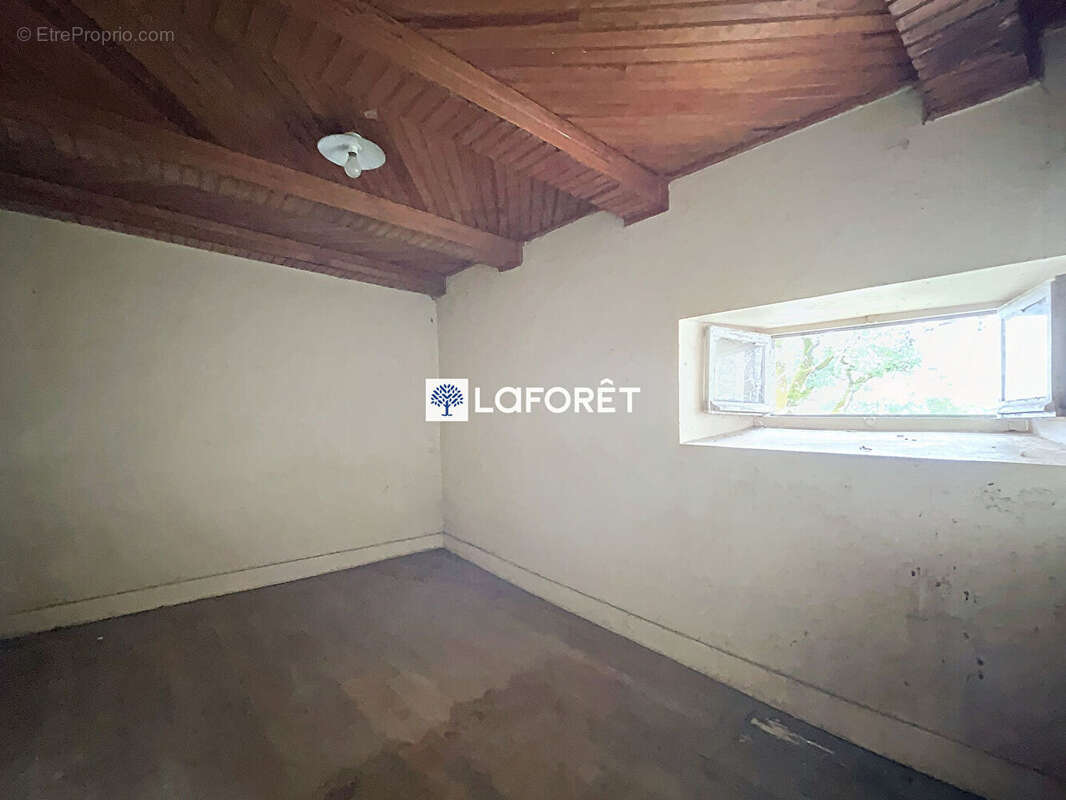 Maison à SAINTE-GENEVIEVE-SUR-ARGENCE