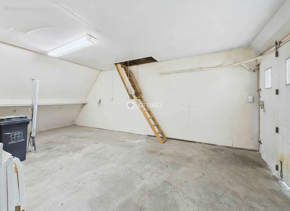 Maison 7 pièce(s) 162m2 -  ELLIANT - photo 17