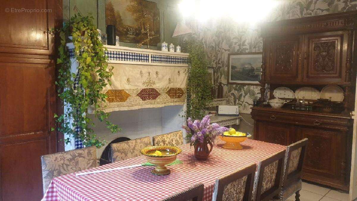 Maison à SAINT-LEONARD-DE-NOBLAT