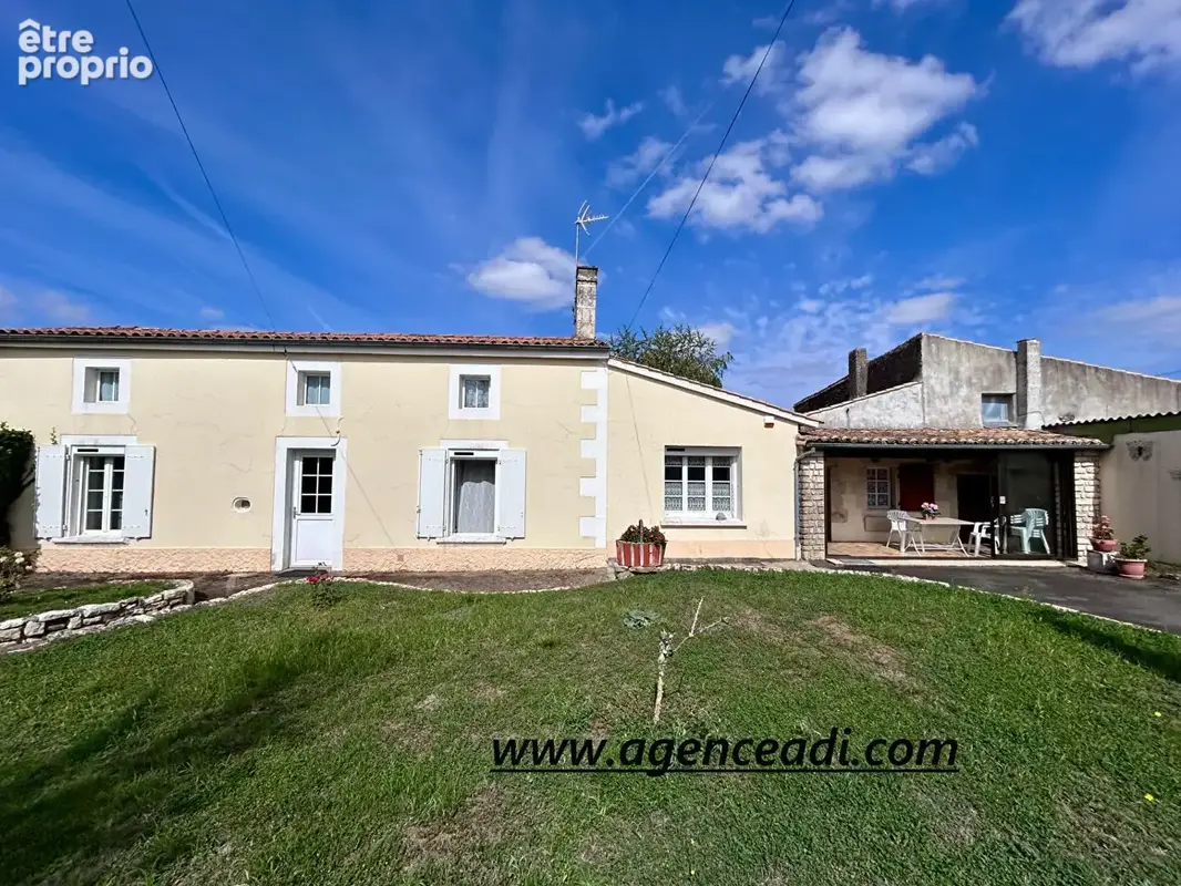Photo Maison à La Creche au prix de 126 000€