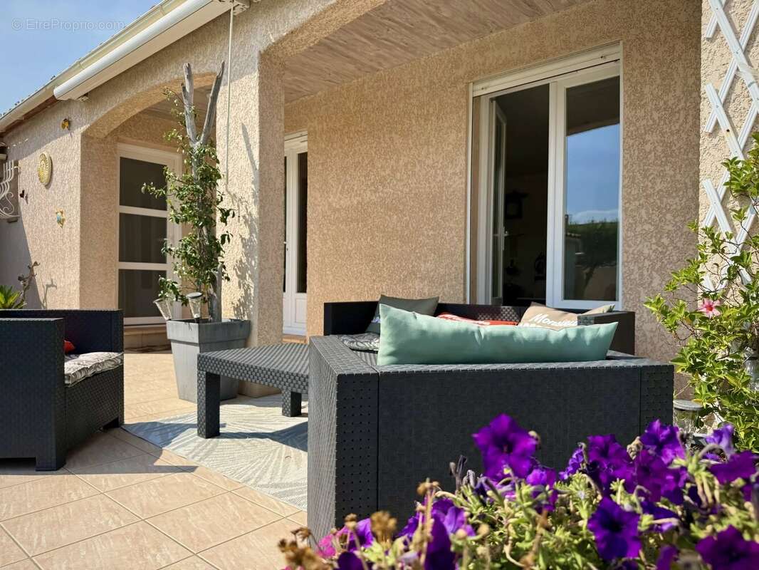 Superbe villa avec piscine sur belle parcelle de terrain arborée - photo 6