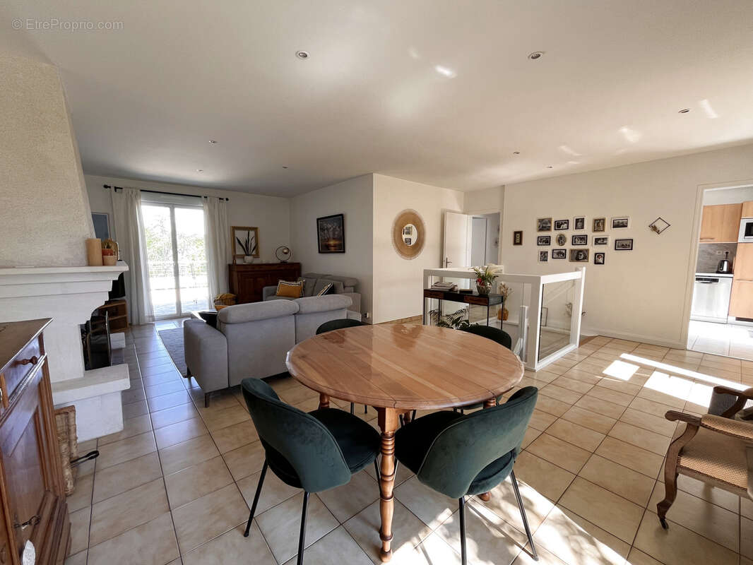 Maison à SAINT-ETIENNE-DE-MONTLUC