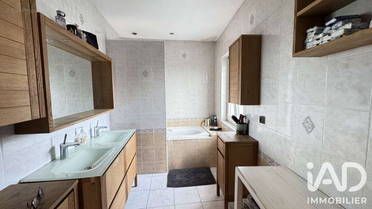 Maison 130 m² à Marnaz  - photo 9