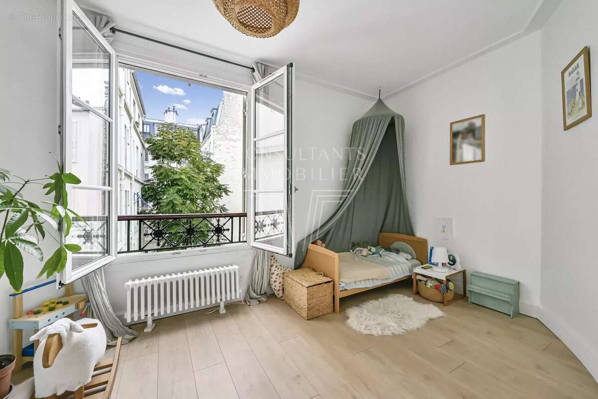 Appartement à PARIS-7E