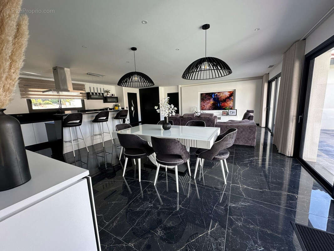 Maison à CAMBLANES-ET-MEYNAC