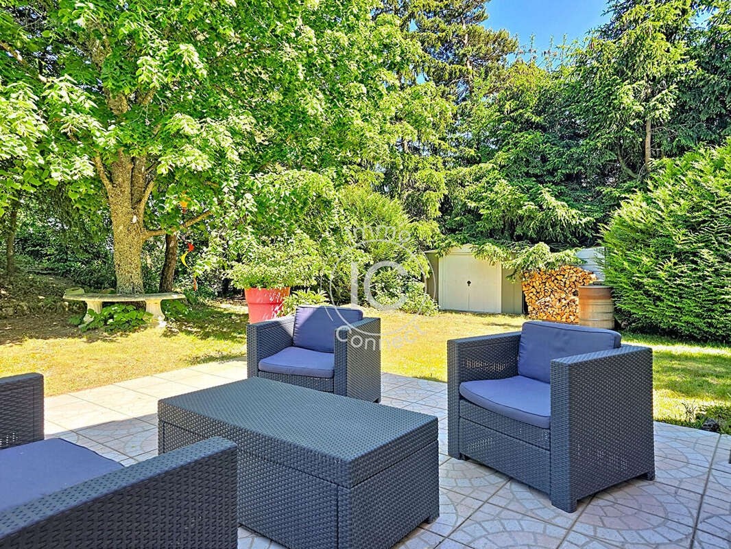 Maison à potentiel avec terrain boisé au calme - photo 3